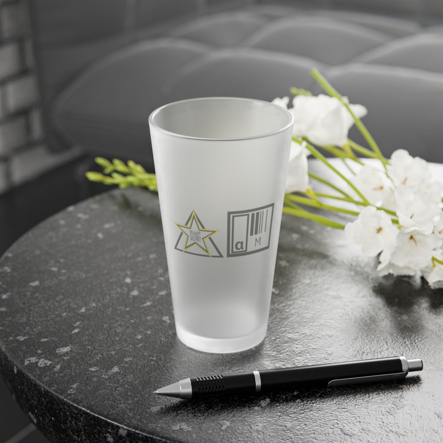 FROSTED PINT GLASS – POUR STRONG. SIP SHARP.