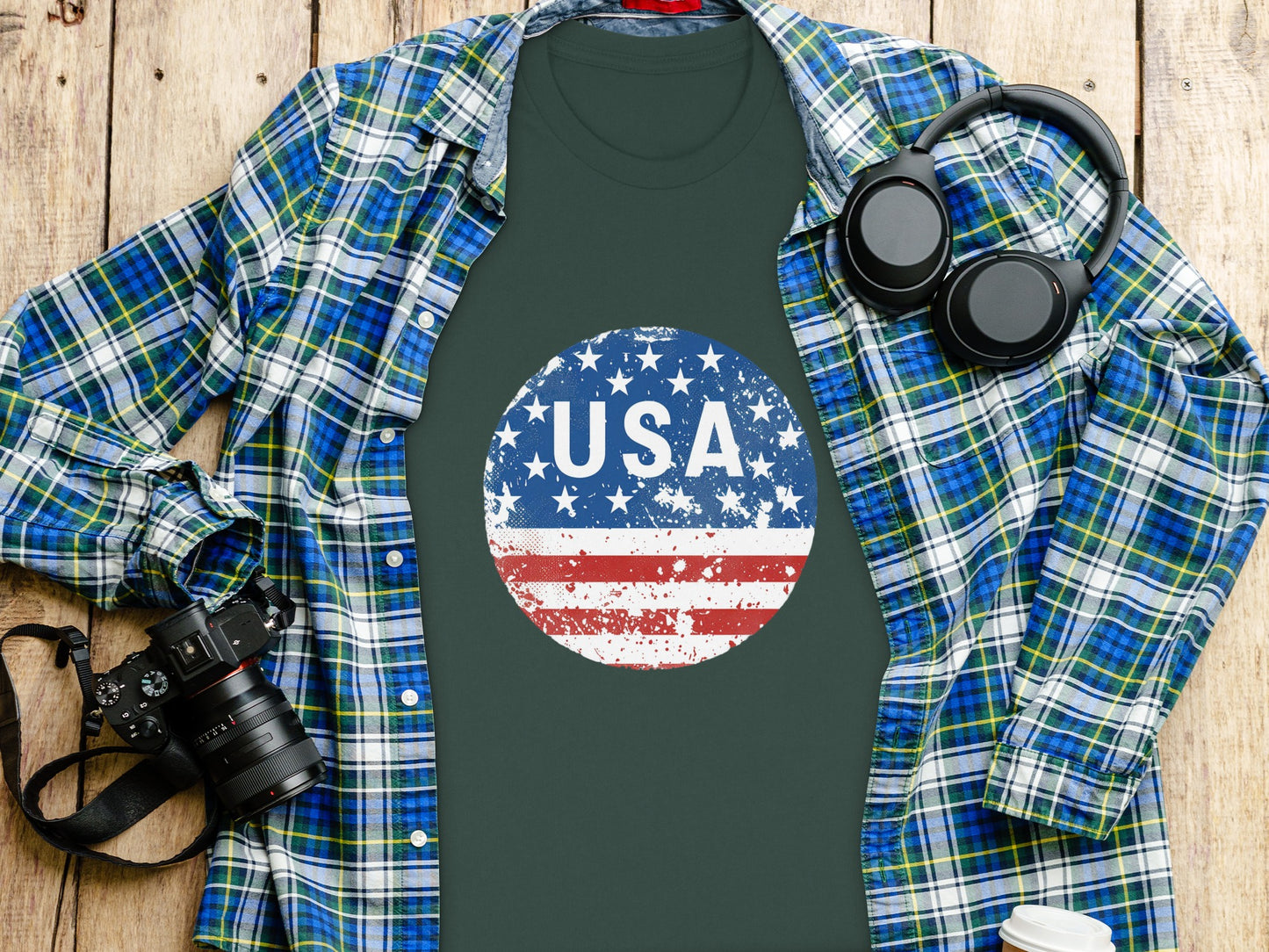 USA Round Flag Graphic on Casual T-Shirt product