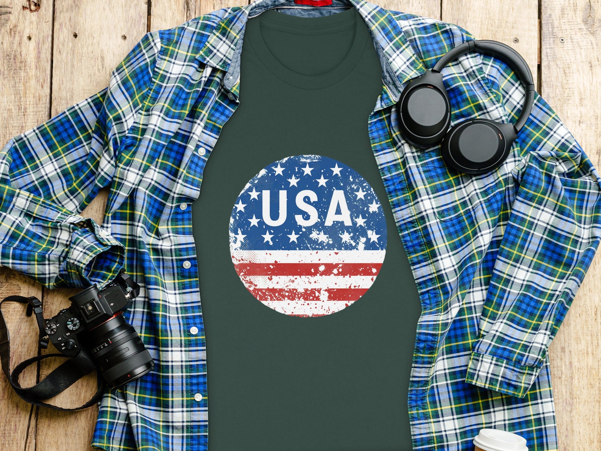 USA Round Flag Graphic on Casual T-Shirt product