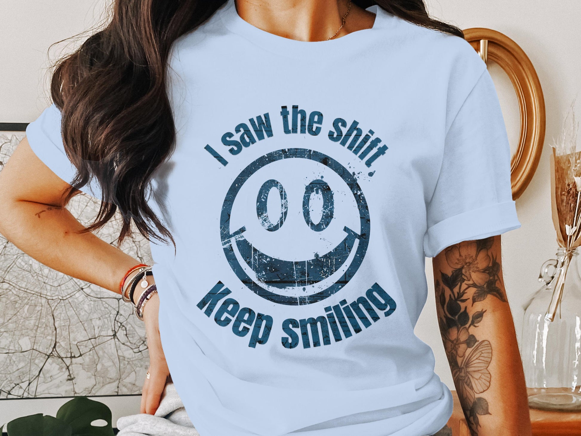 I saw the shit keep smiling graphic tee product